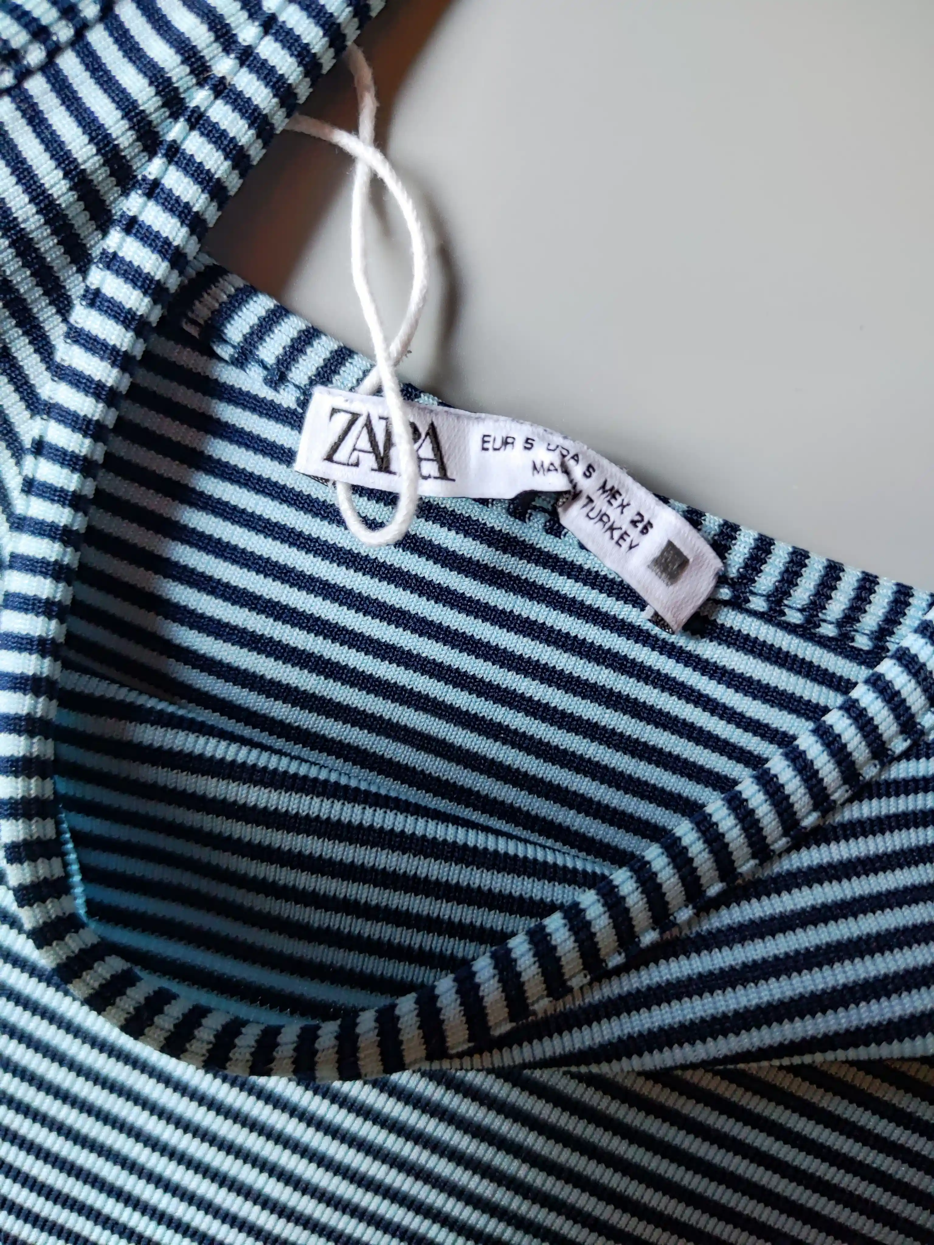 Crop top Zara vel. S tyrkys pruhy