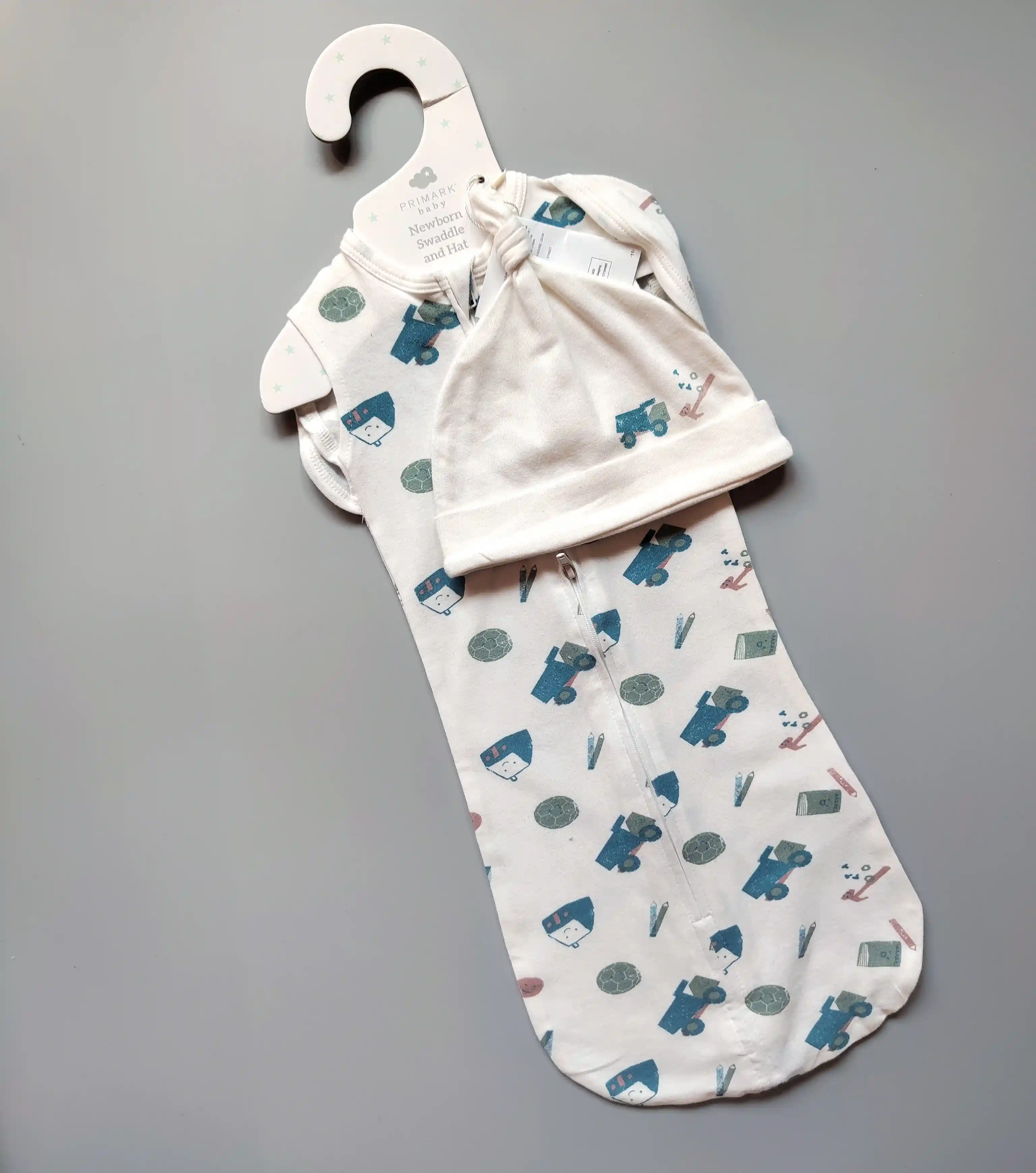 Set bavlněného spacího pytle / zavinovačky a čepičky Primark vel. Newborn