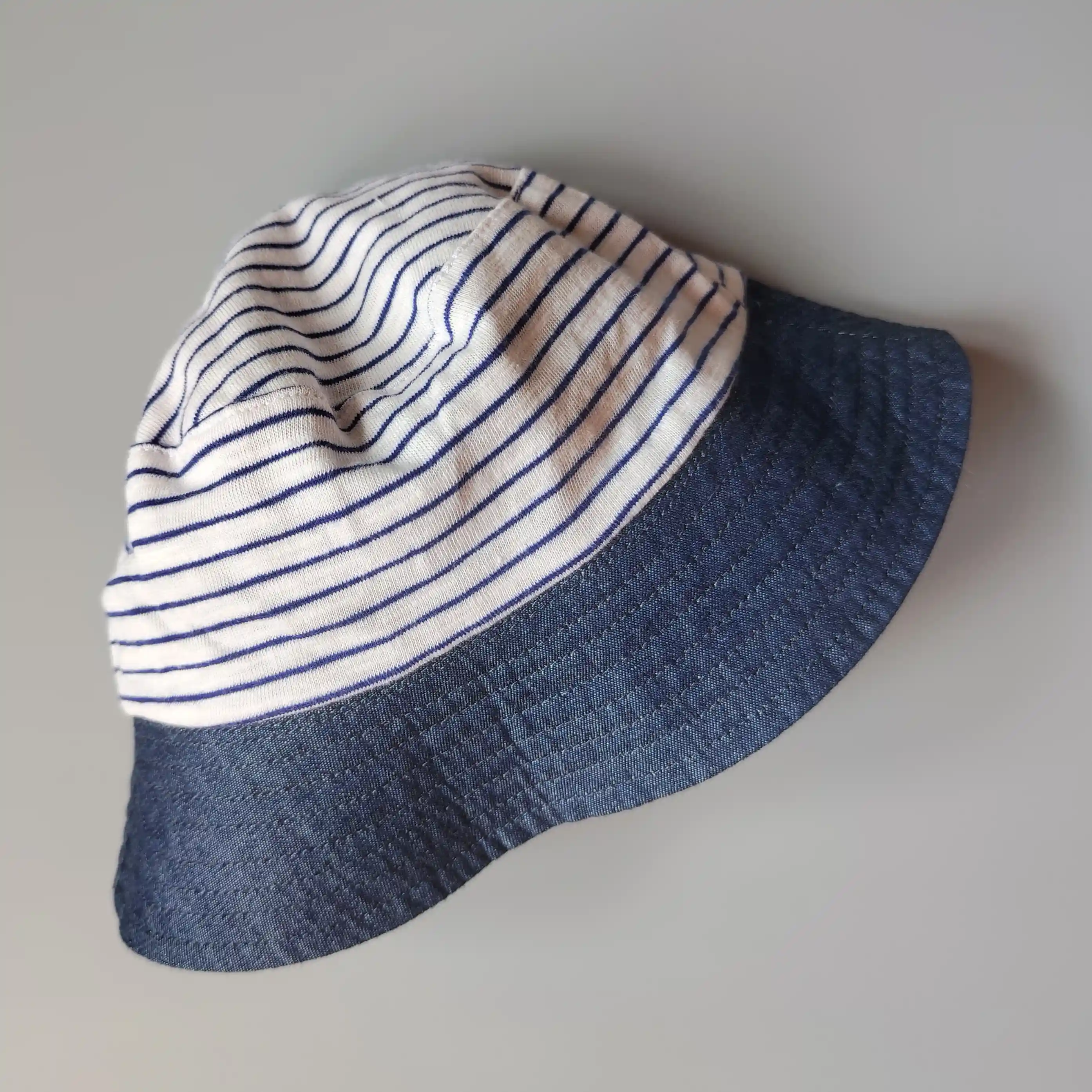 Oboustranný klobouček Primark vel. 62