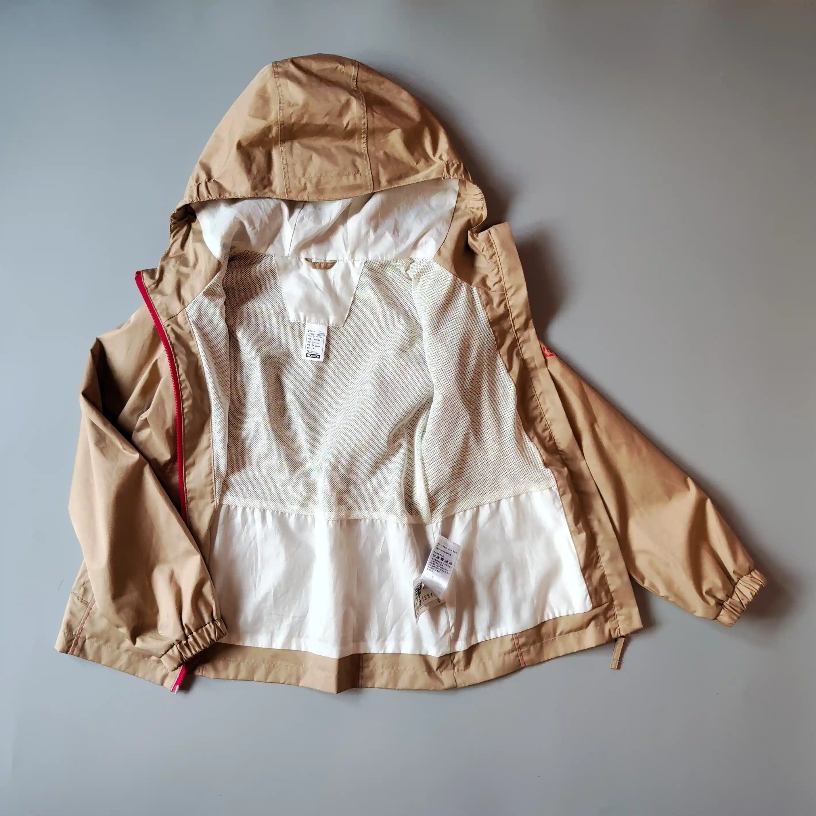 Outdoorová bunda Decathlon vel. 128