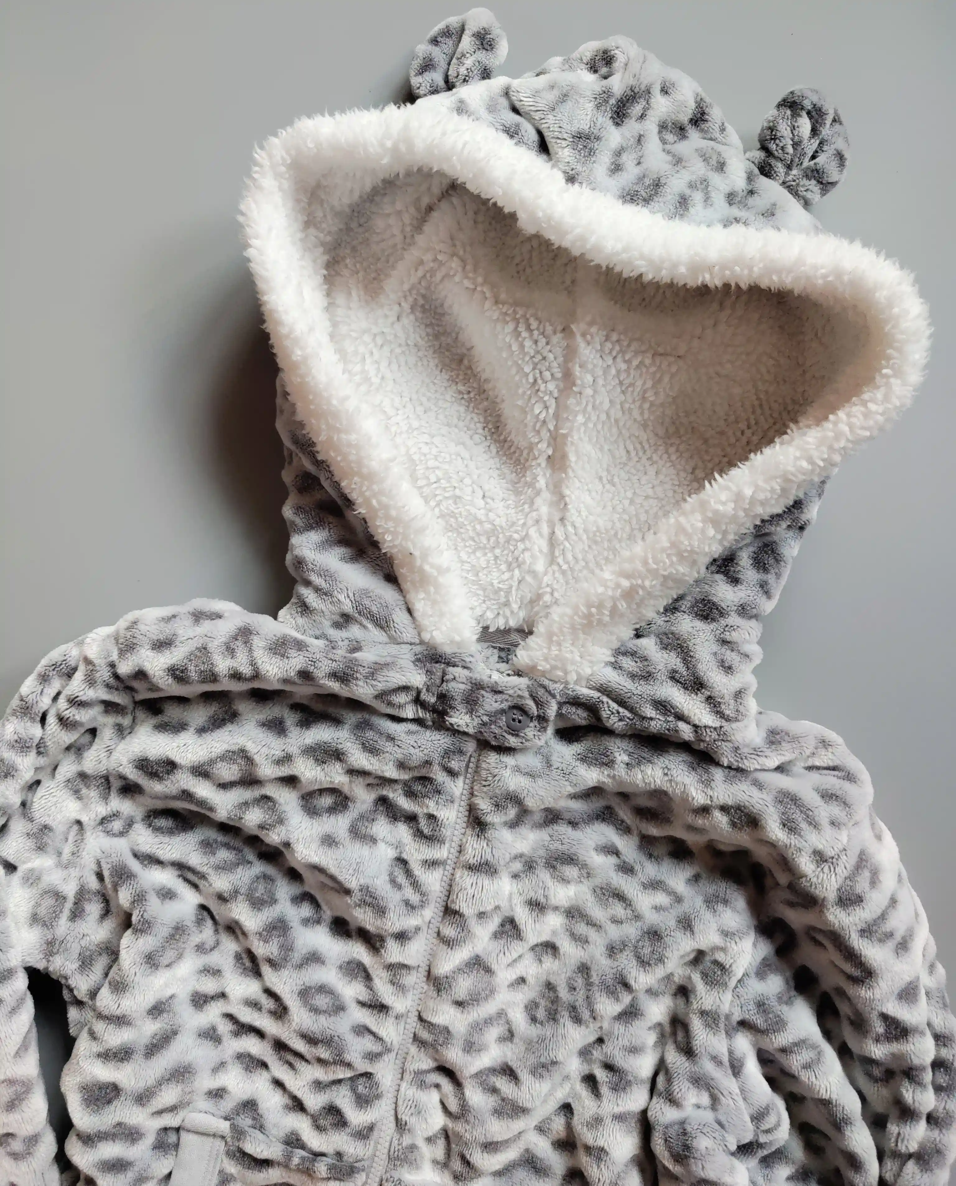 Fleecový overal YD vel. 152 šedý leopard