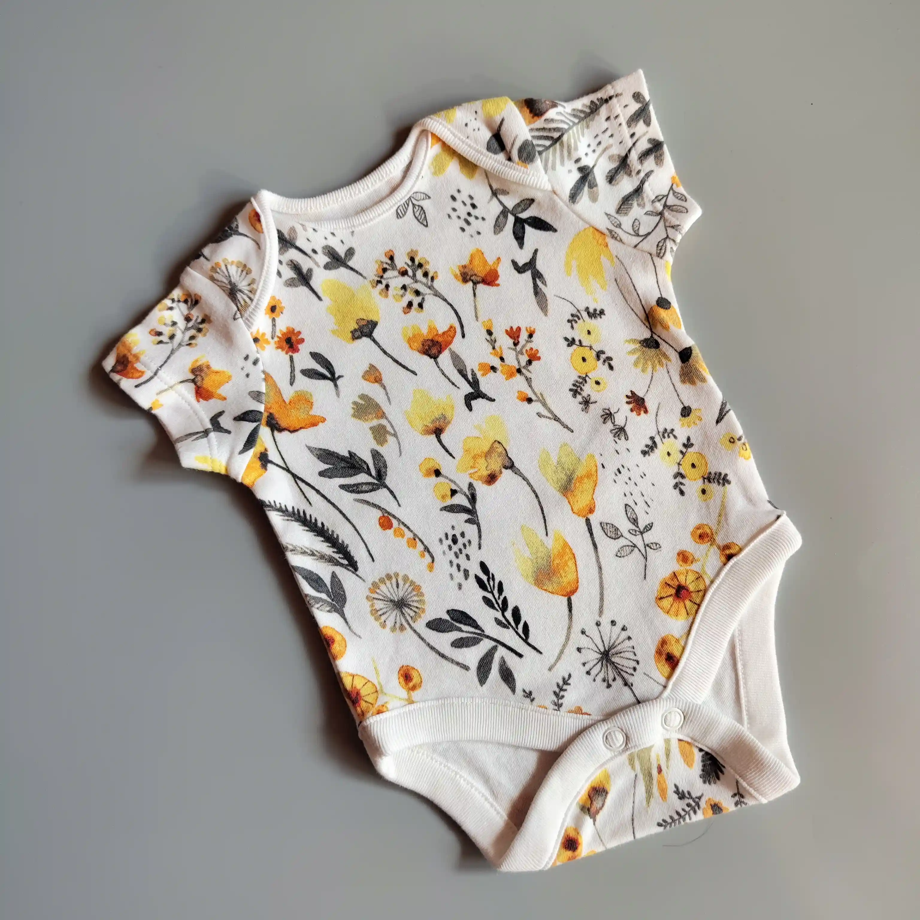 Body Next vel. 50 bílé květované