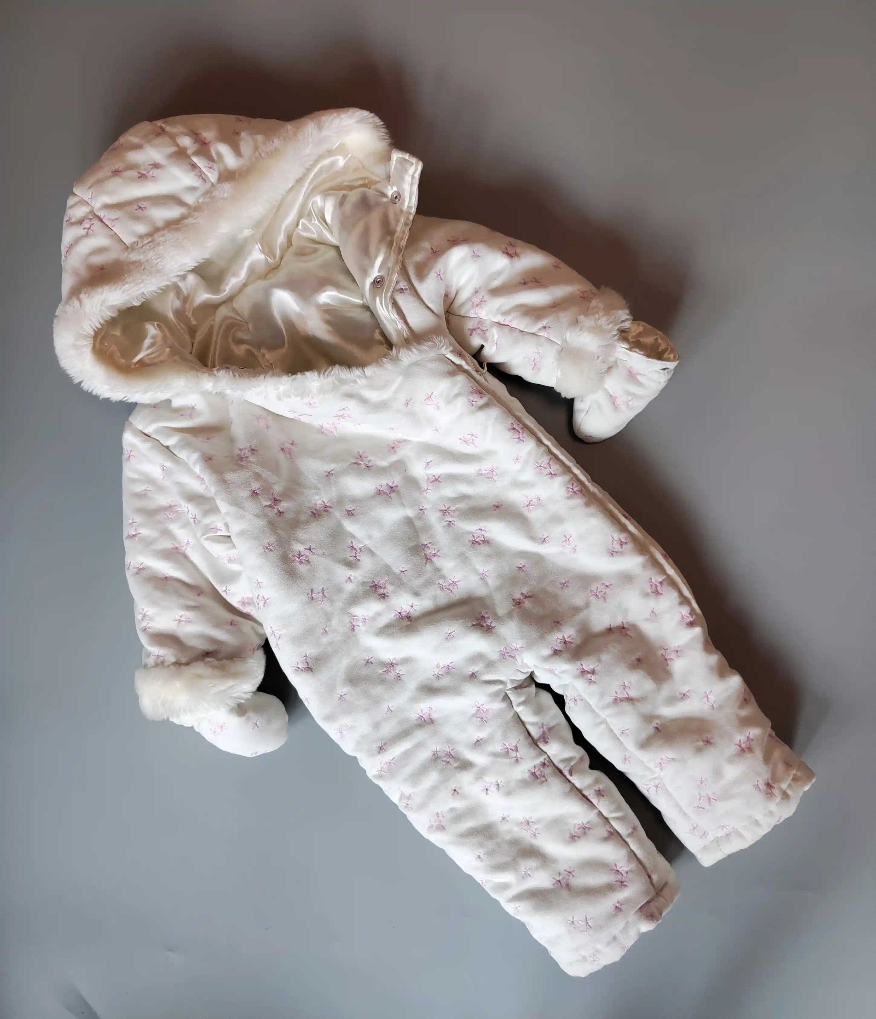 Kombinéza Mothercare vel. 86 bílá s květinami