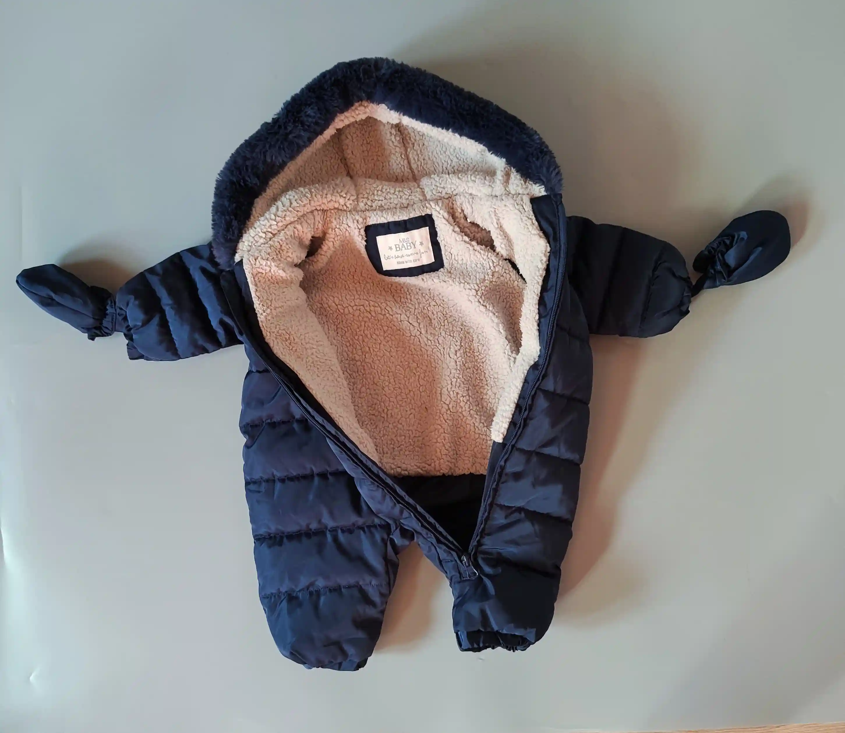 Kombinéza M&S vel. 68 navy s rukavičkami