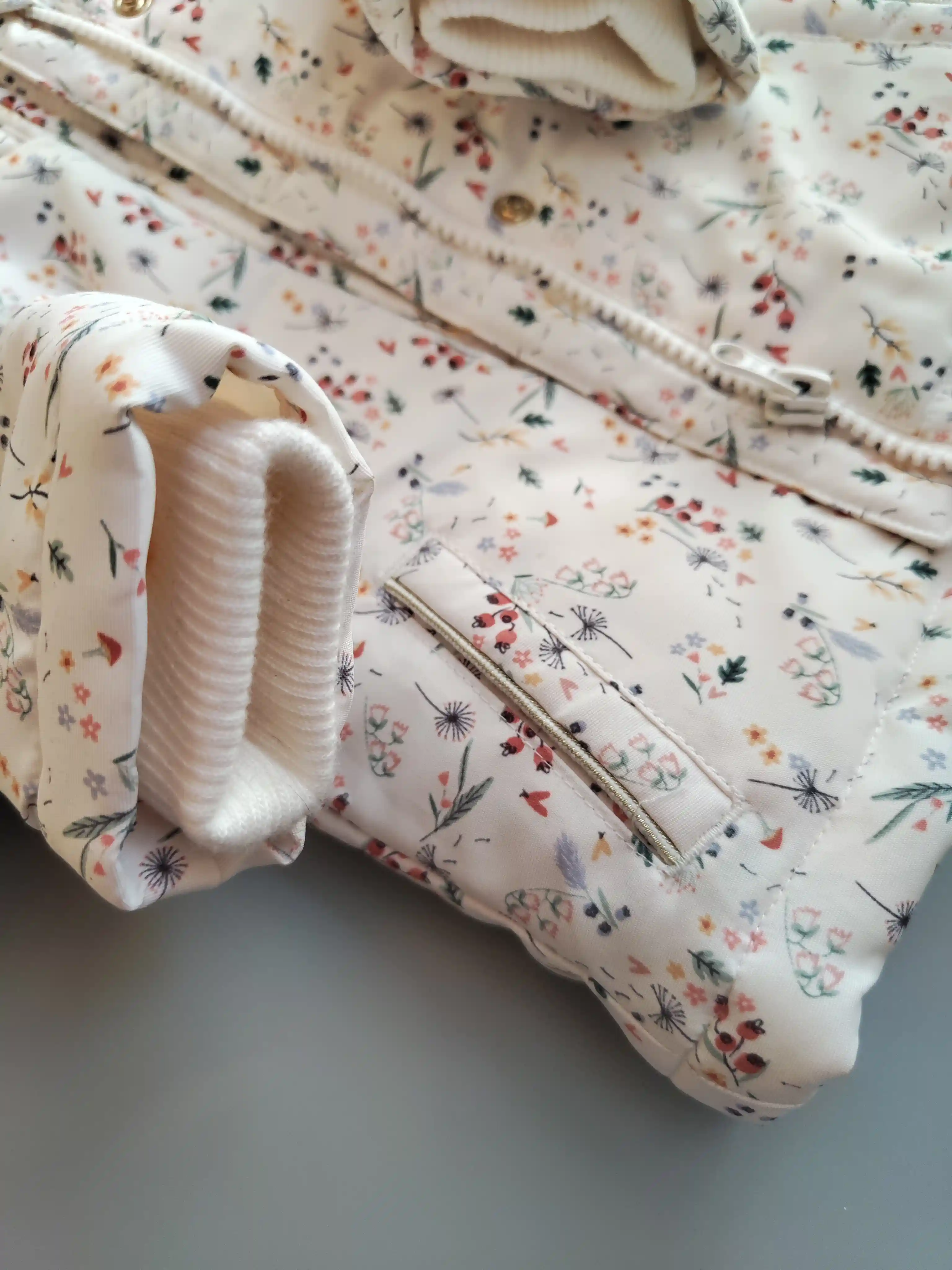 Zimní bunda Primark vel. 62 bílá květovaná