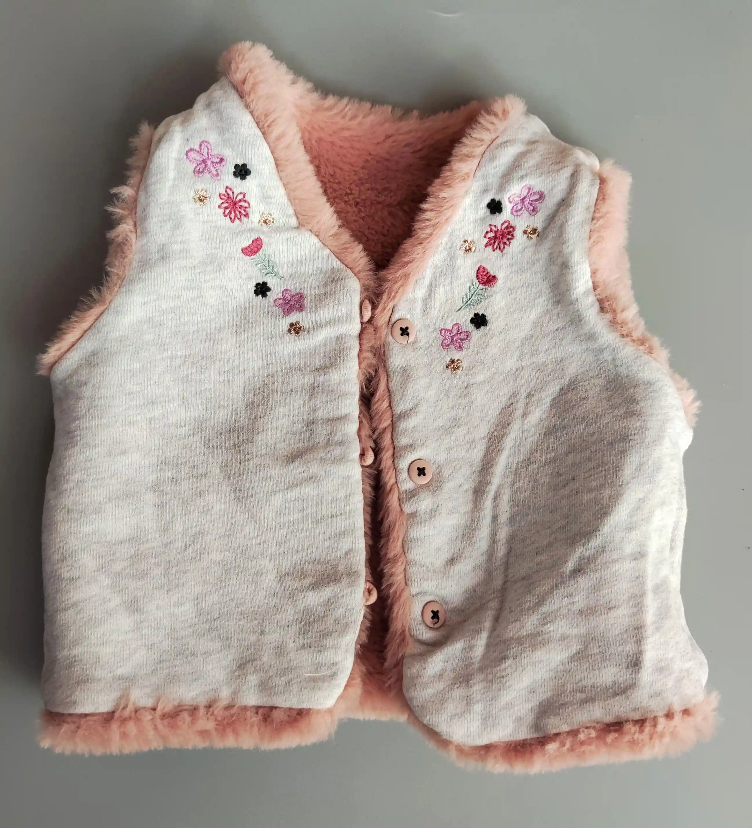 Oboustranná vesta vel. 6 - 12 měsíců (odhad)