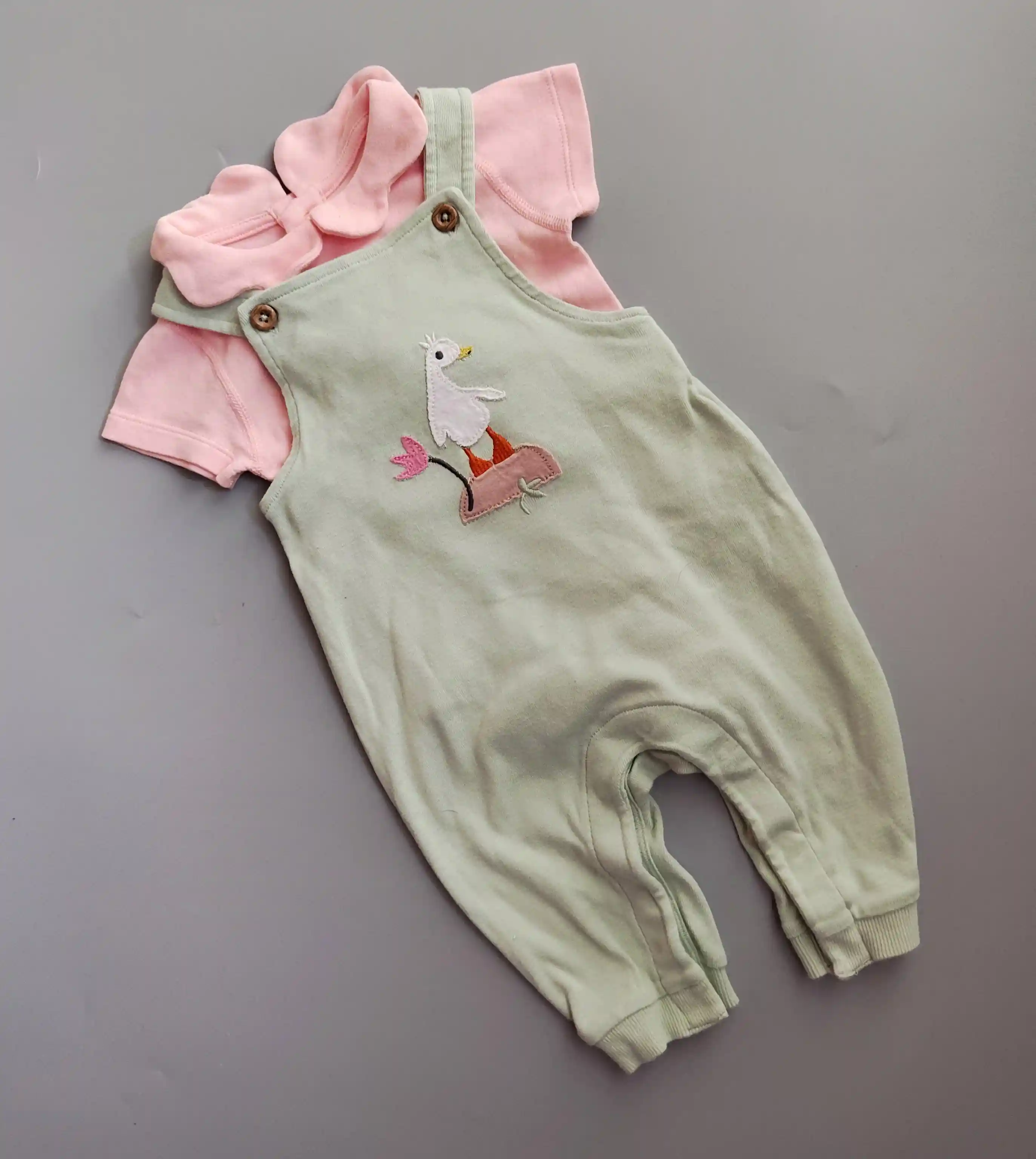 Set M&S vel. 68 zelené lacláče s labutí a body