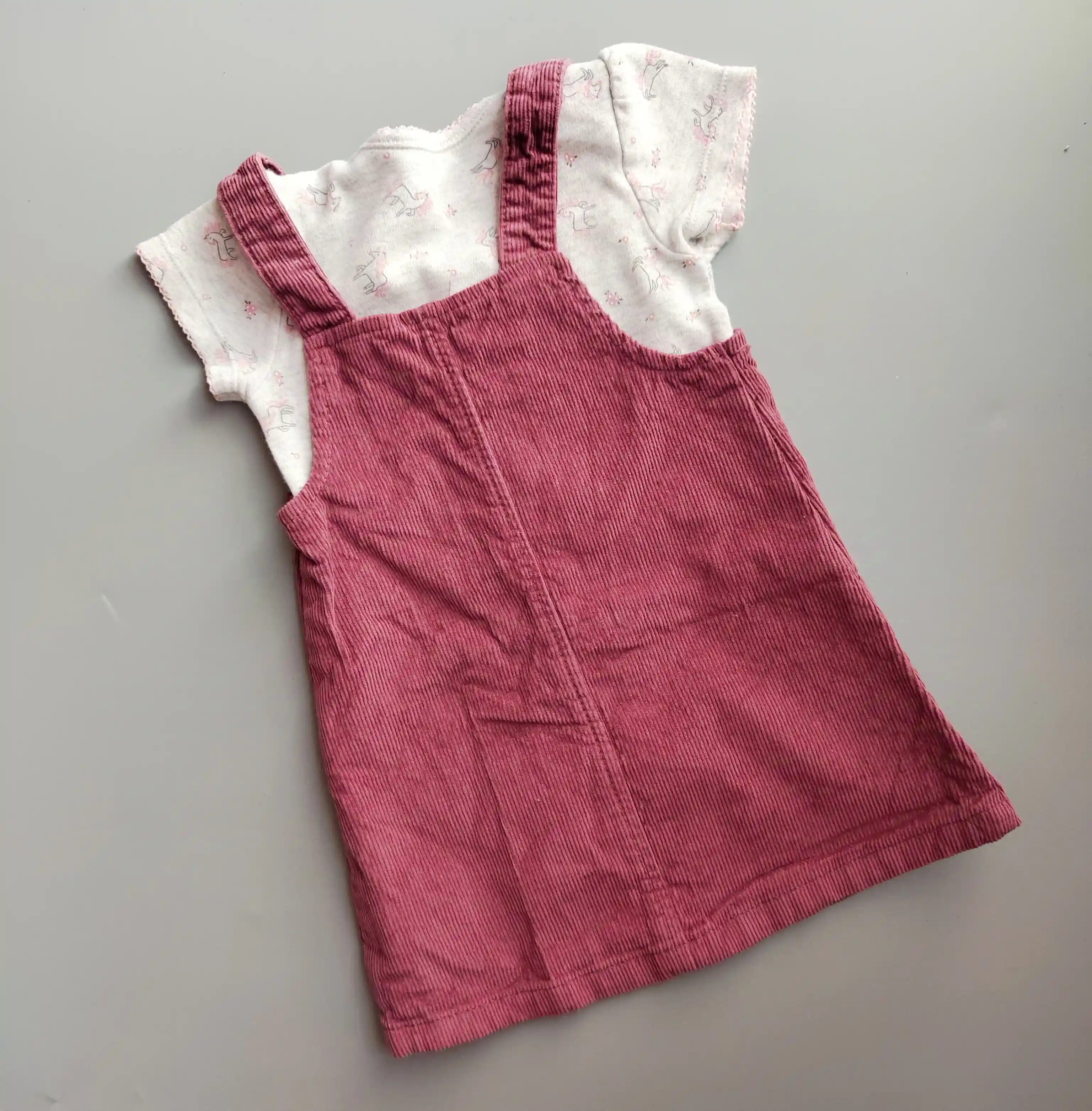Set manšestrových laclových šatů a body vel. 80