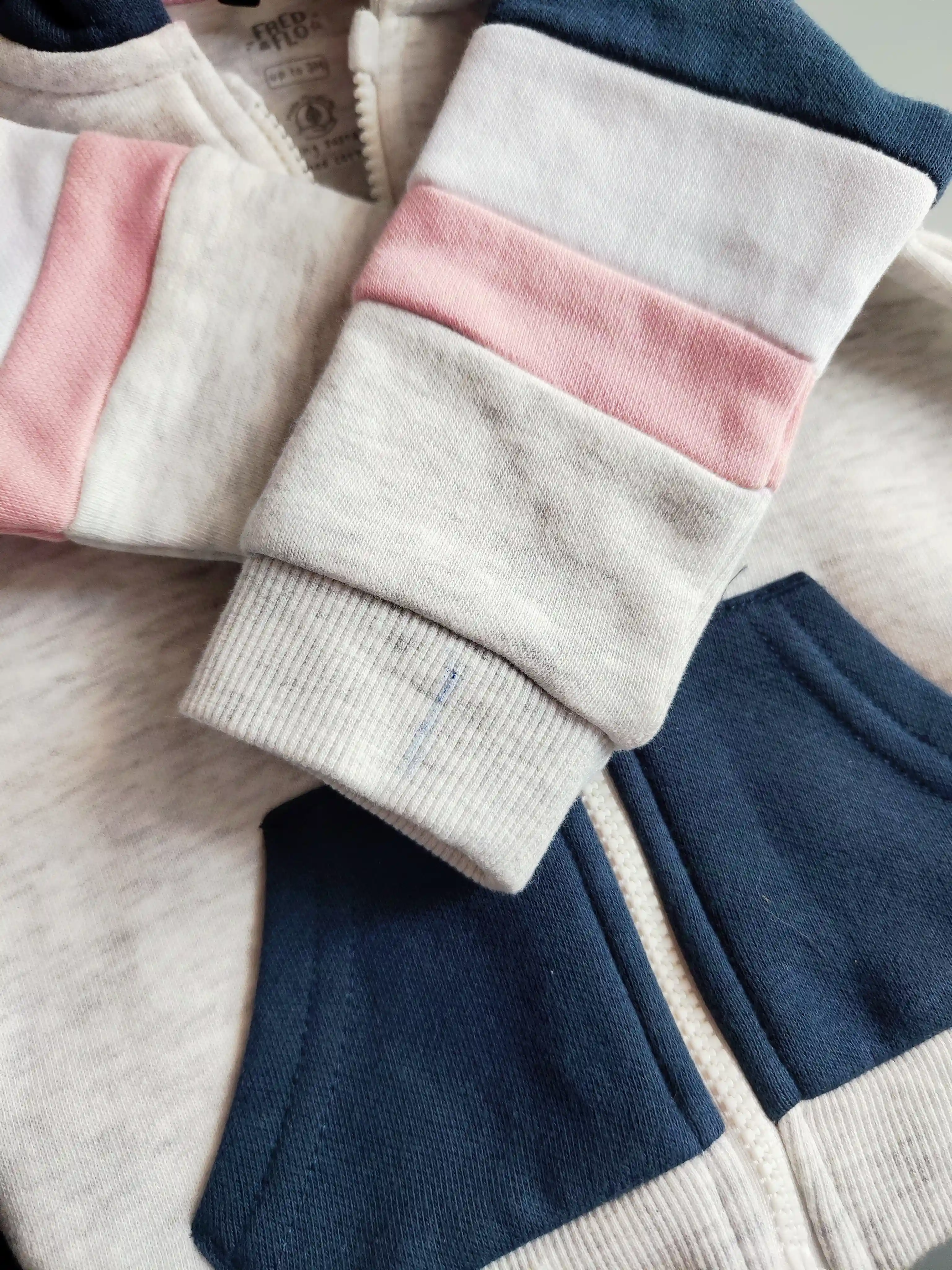 Mikina F&F vel. 62 šedomodrá s kapucí