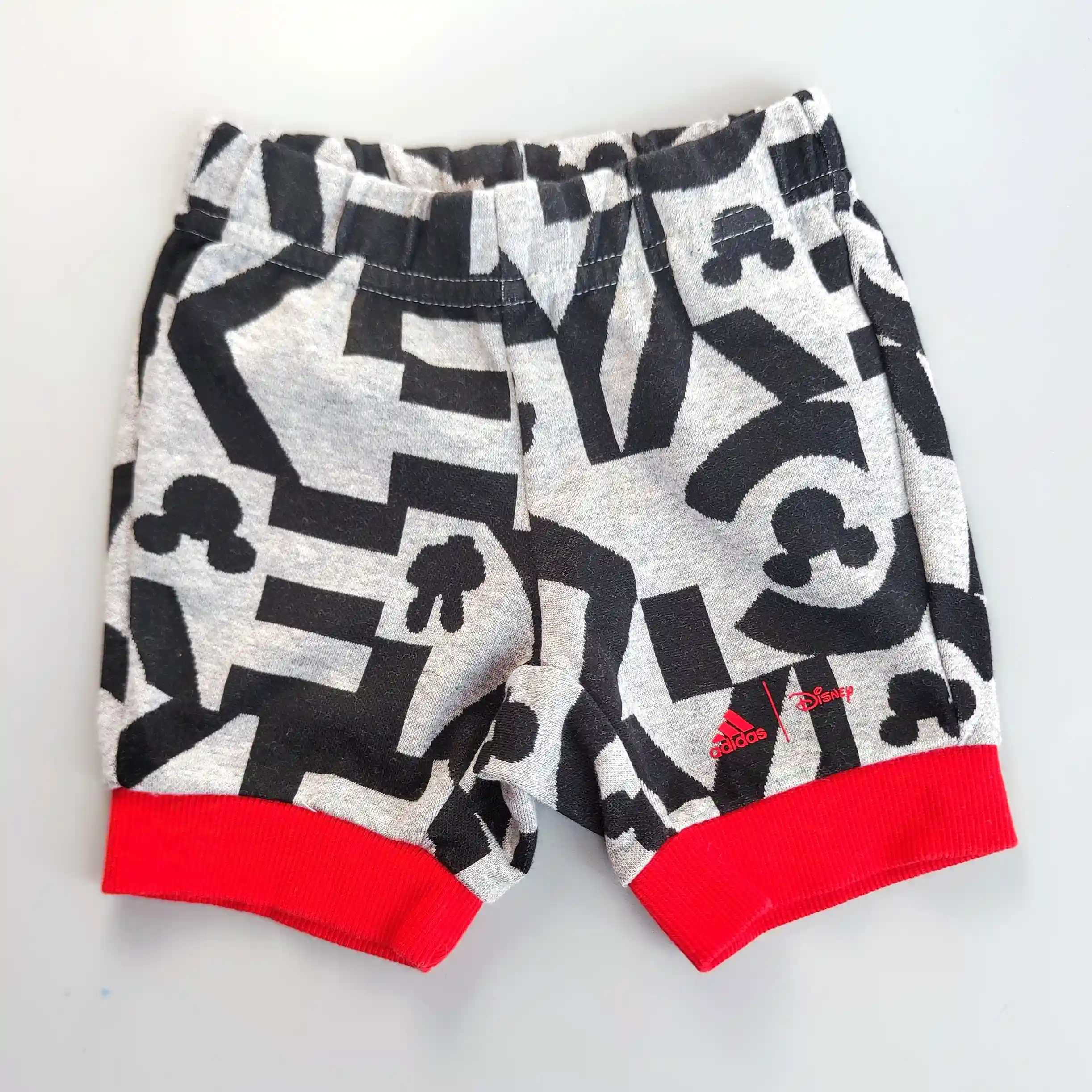 Kraťasy Adidas vel. 68 šedočerné Mickey