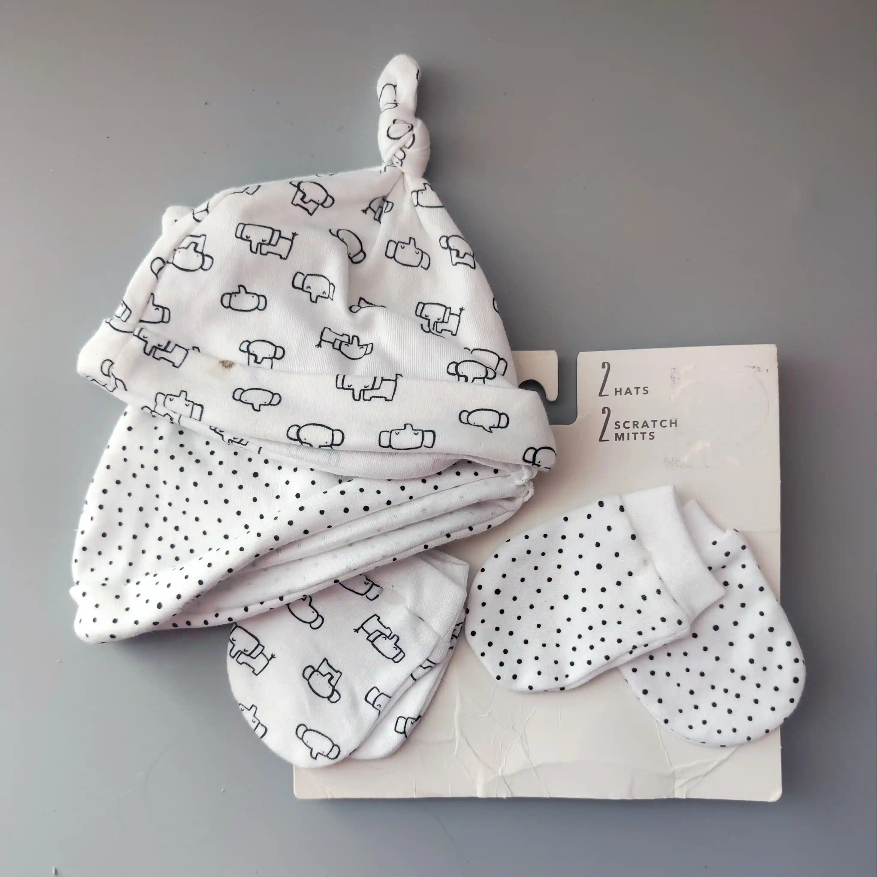 Set dvou čepiček a dvou párů rukaviček George 