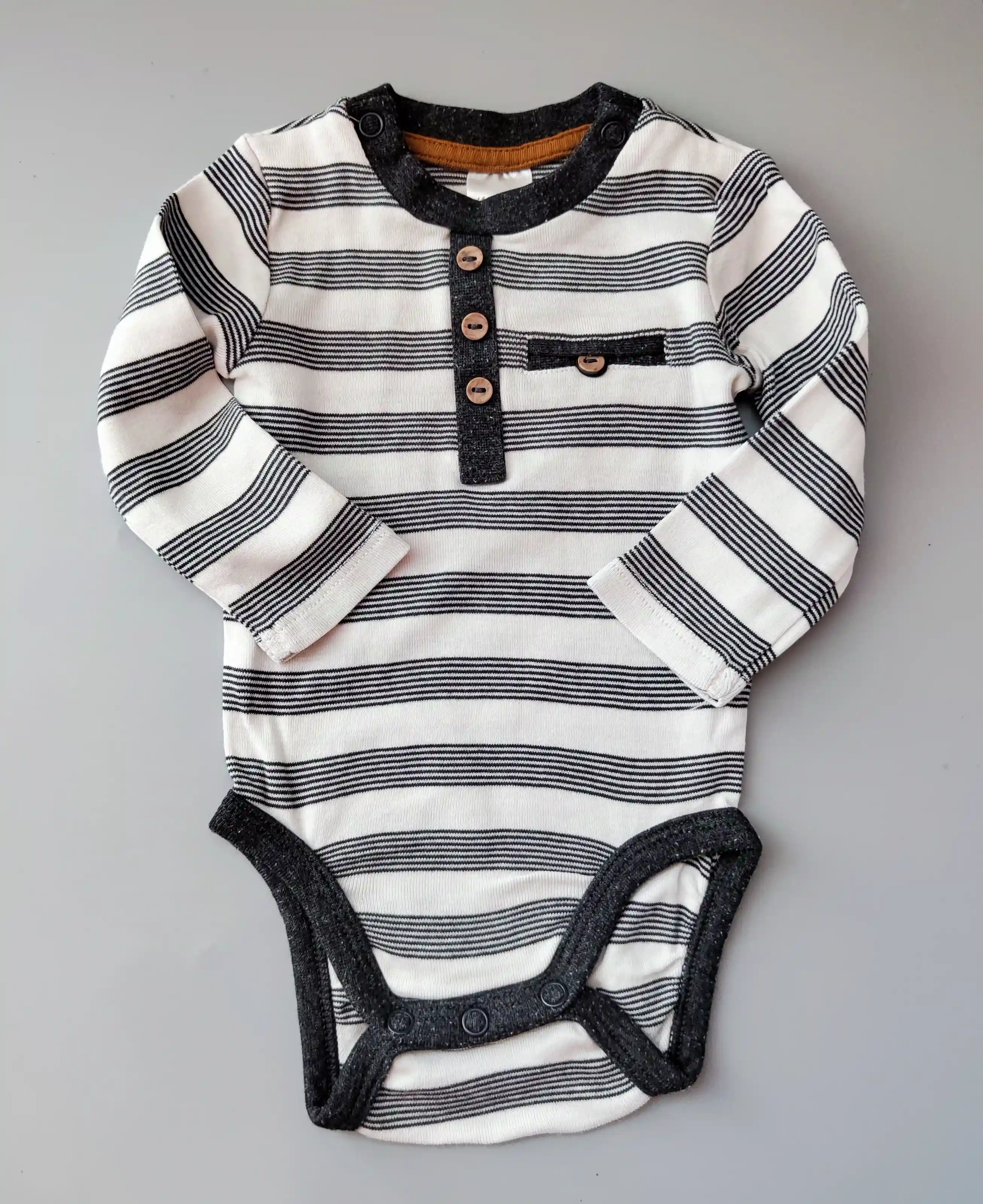 Body H&M vel. 62 proužkované s knoflíčky
