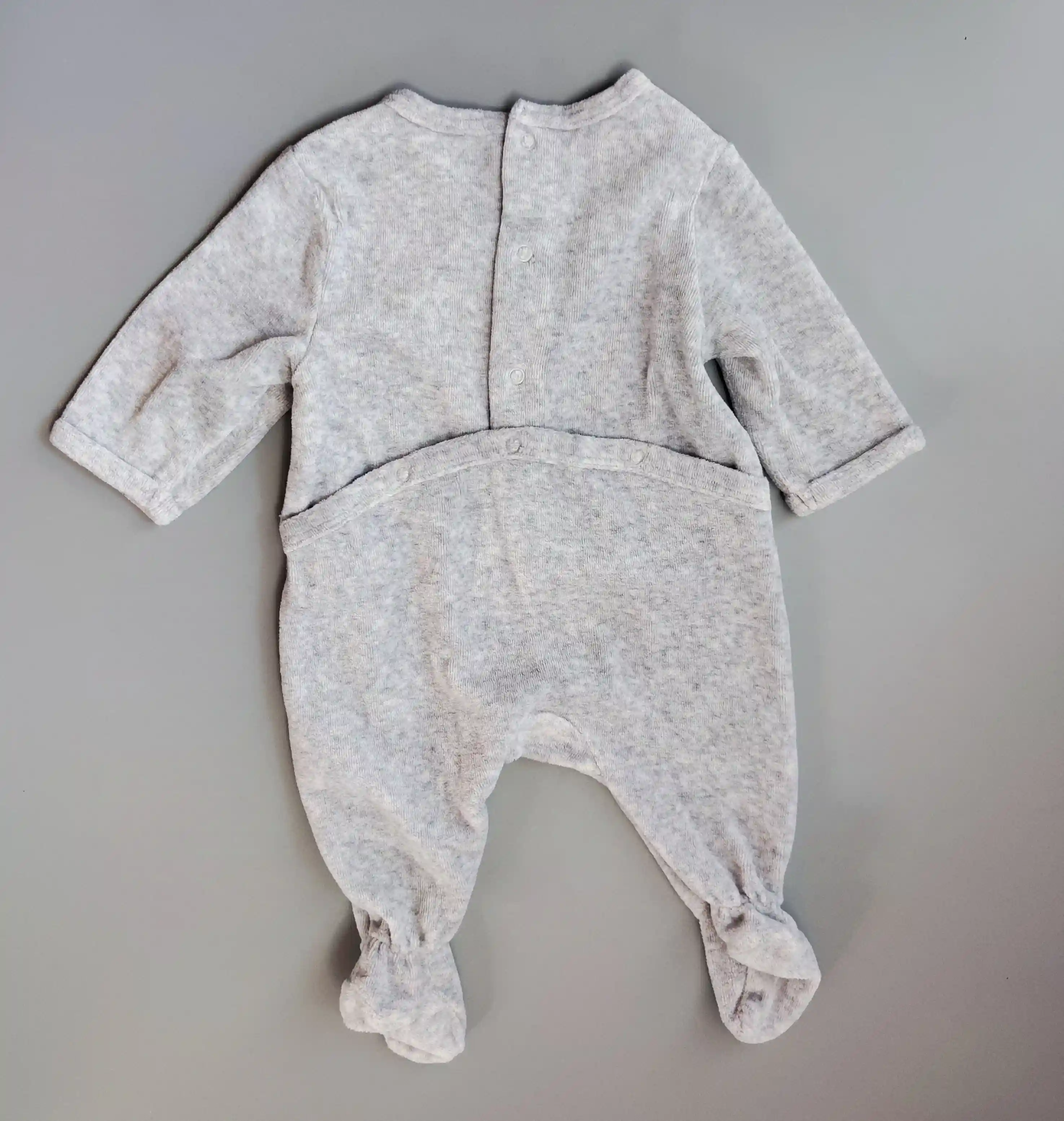 Velurový overal vel. 56 šedý s duhou