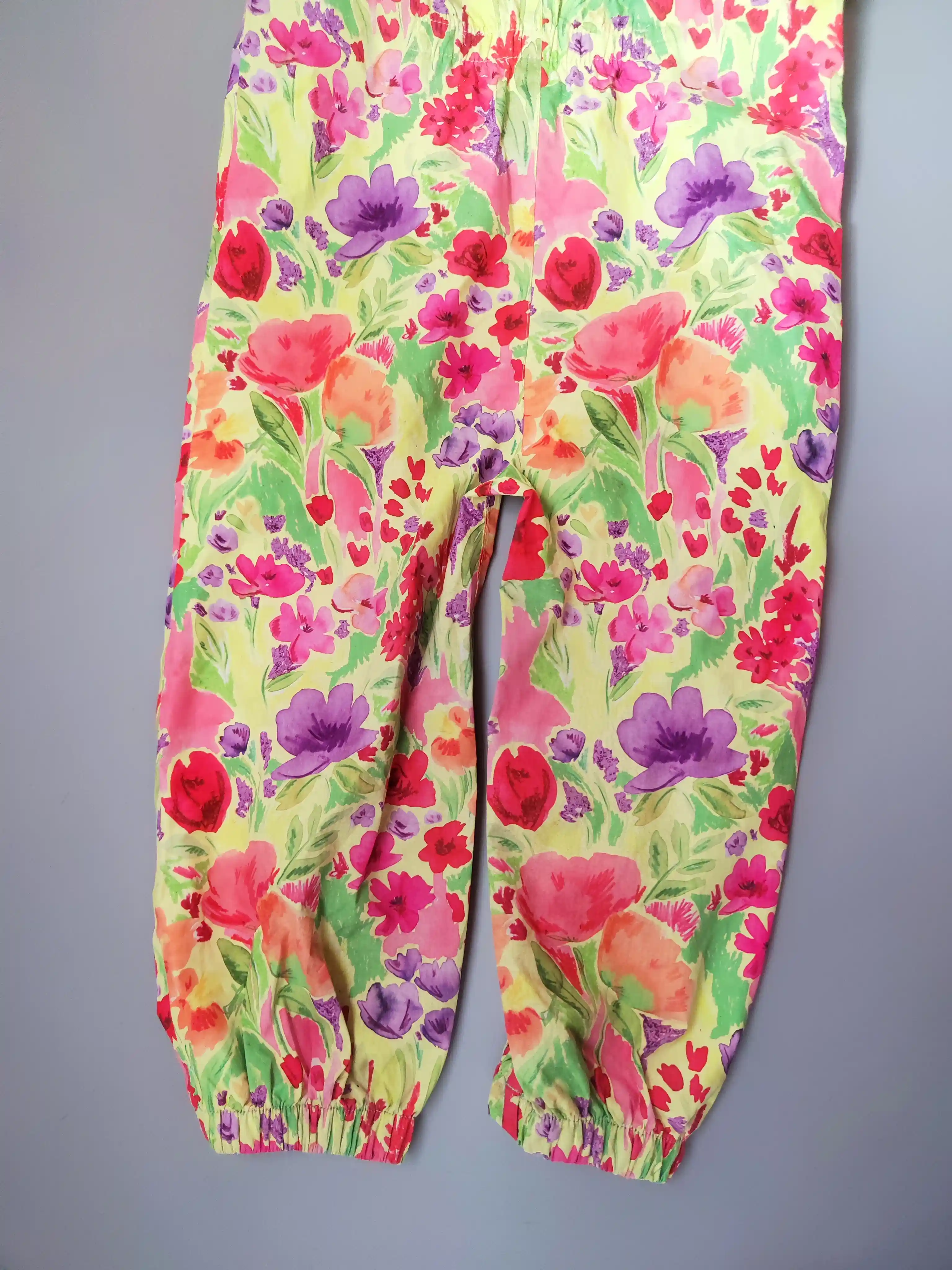 Nepromokavá tenká kombinéza Next vel. 110 pestrá květovaná