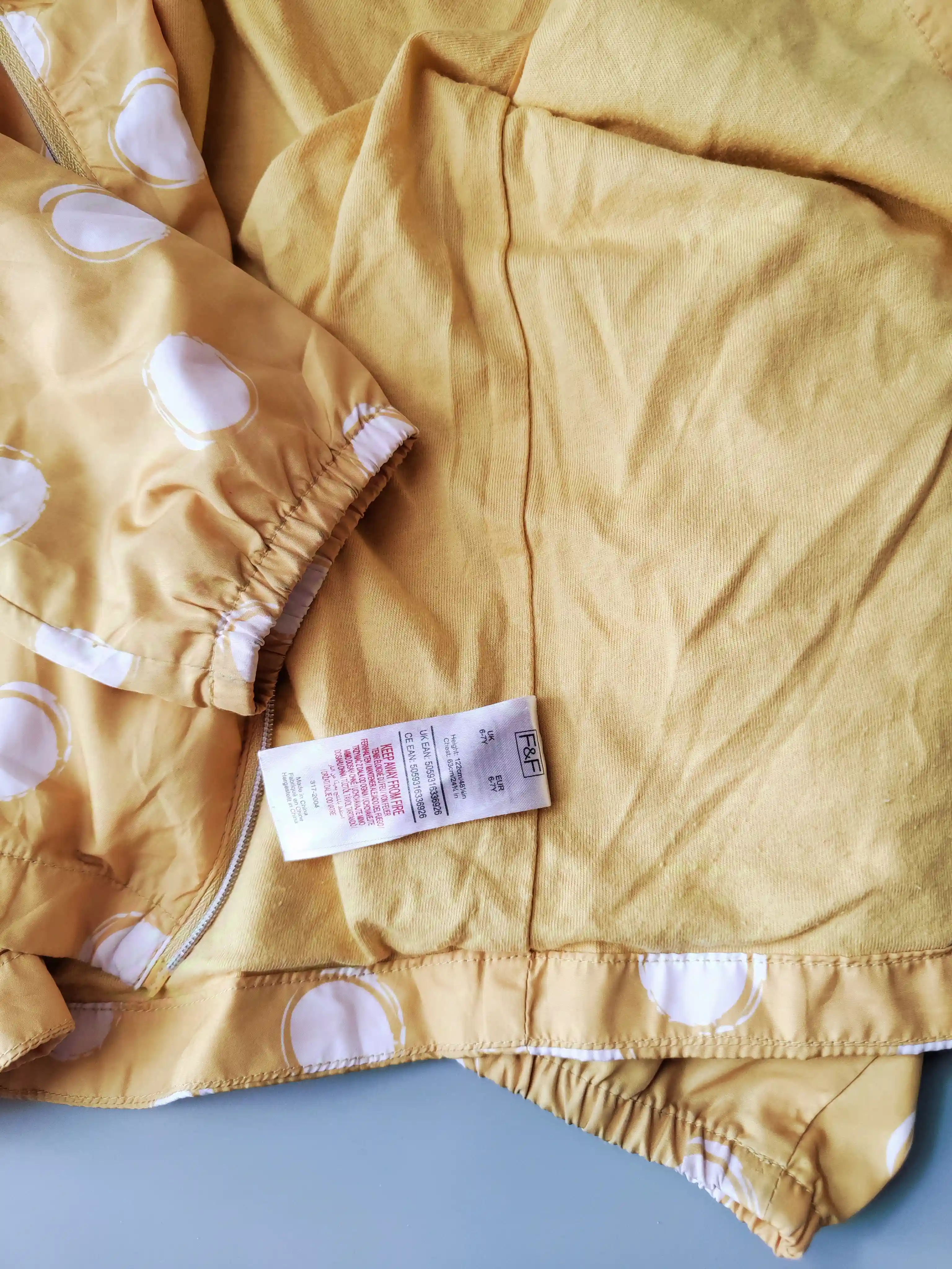 Větrovka F&F vel. 122 žlutá s puntíky