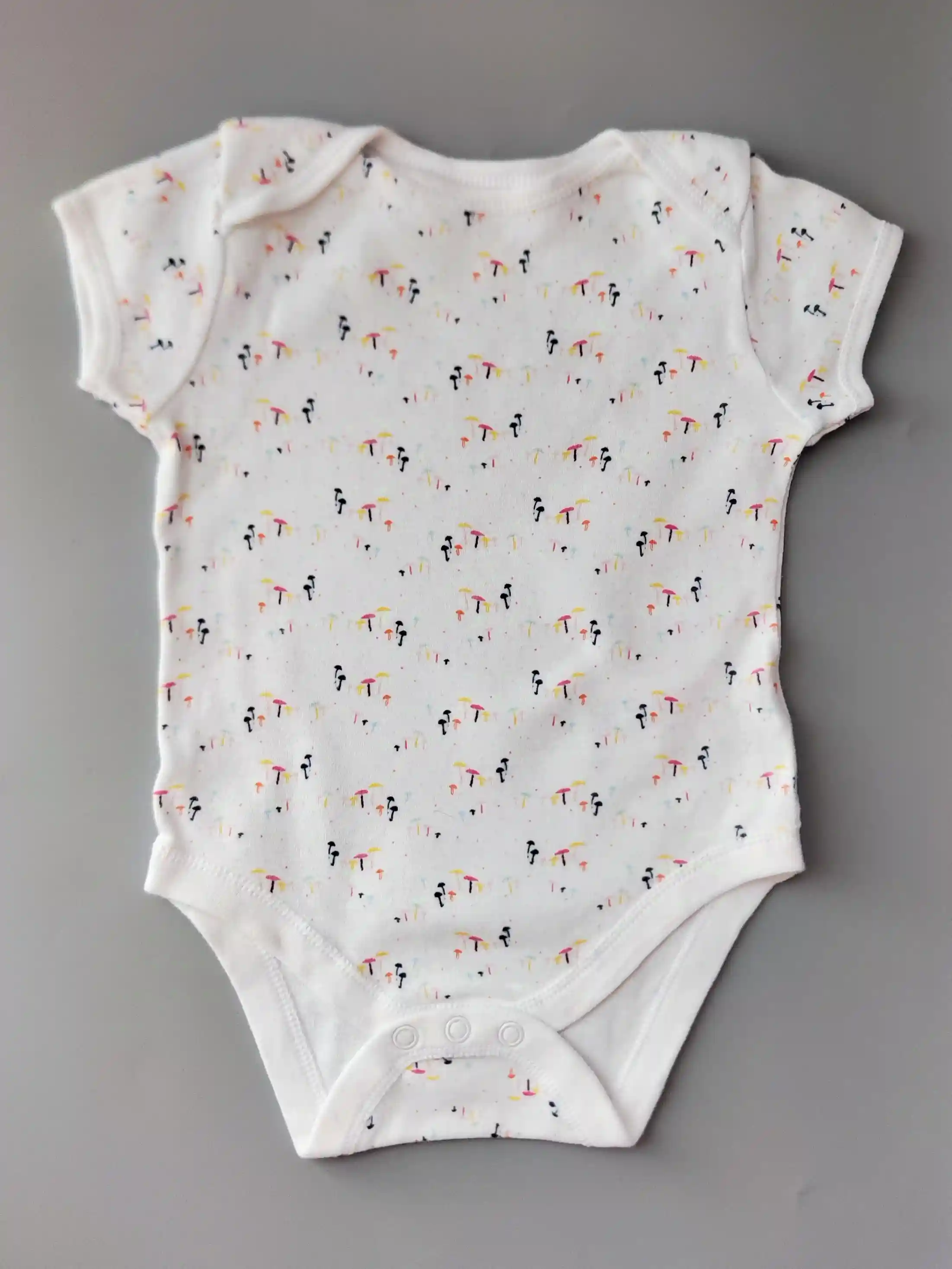 Body Primark vel. 74 bílé s hříbky