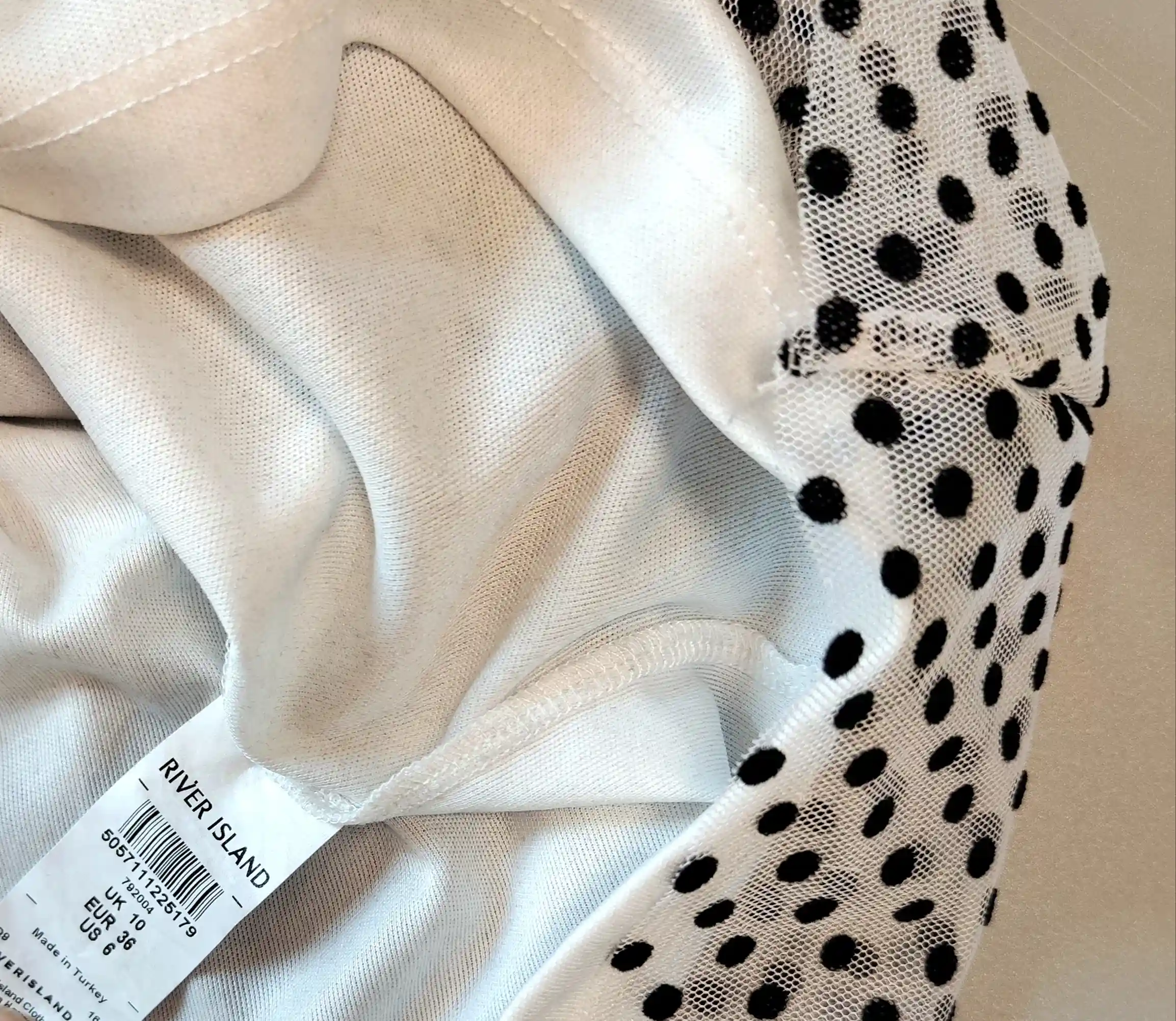 Top River Island vel. EU 36 UK 10 bílý tečkovaný