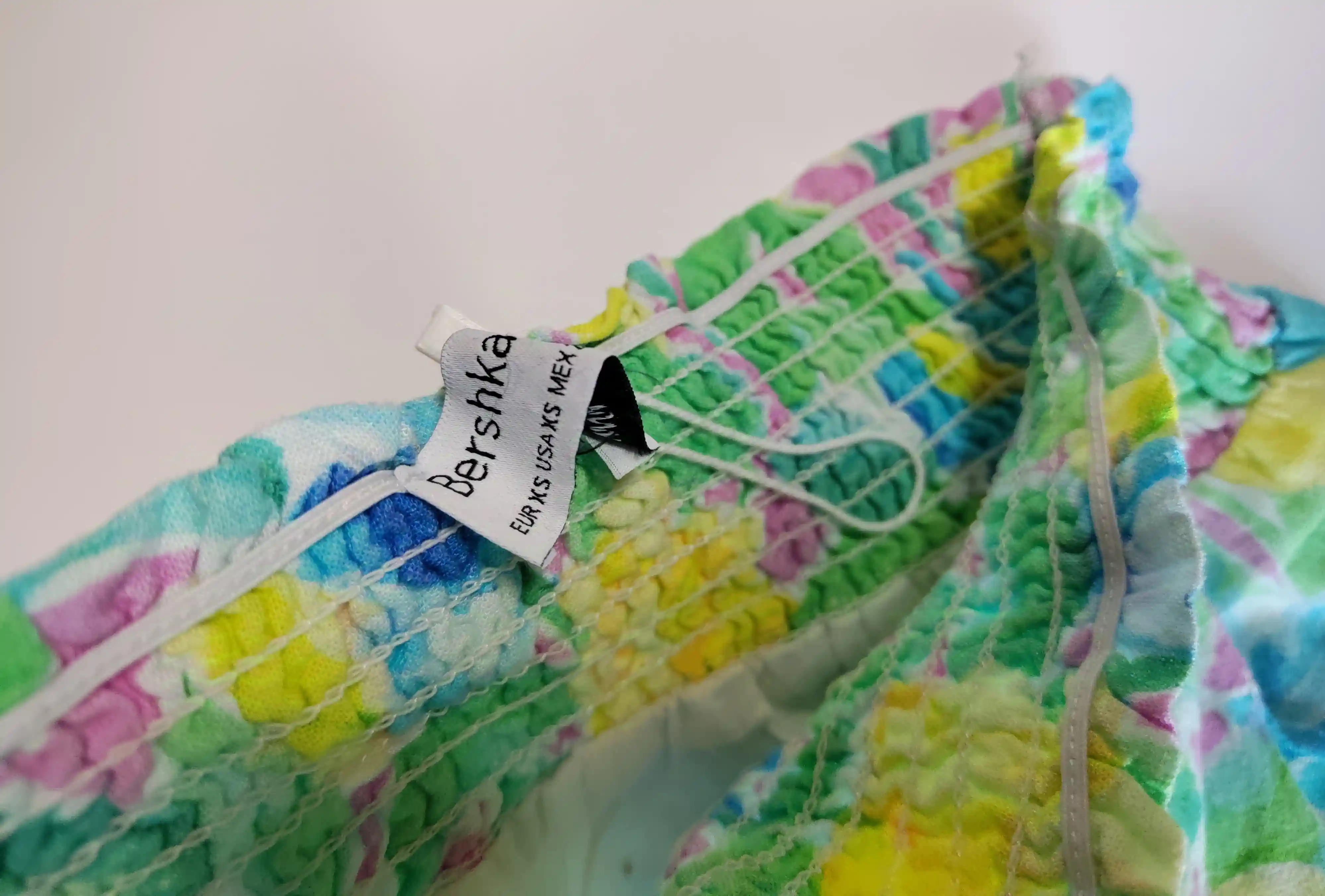 Šortky ze směsi lnu a viskózy Bershka vel. XS barevné květované