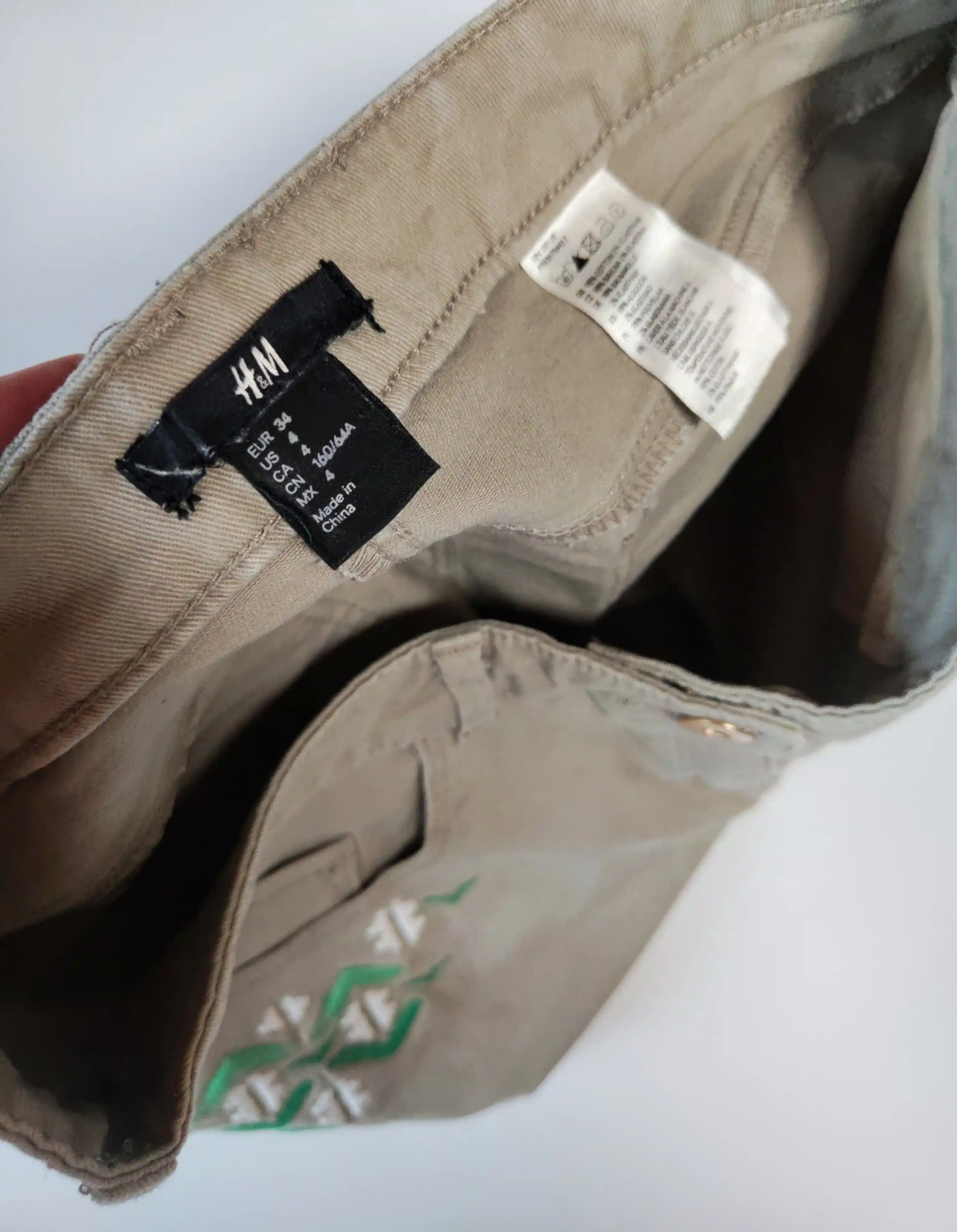 Džínové kraťasy H&M vel. XS EU 34 béžové s výšivkami