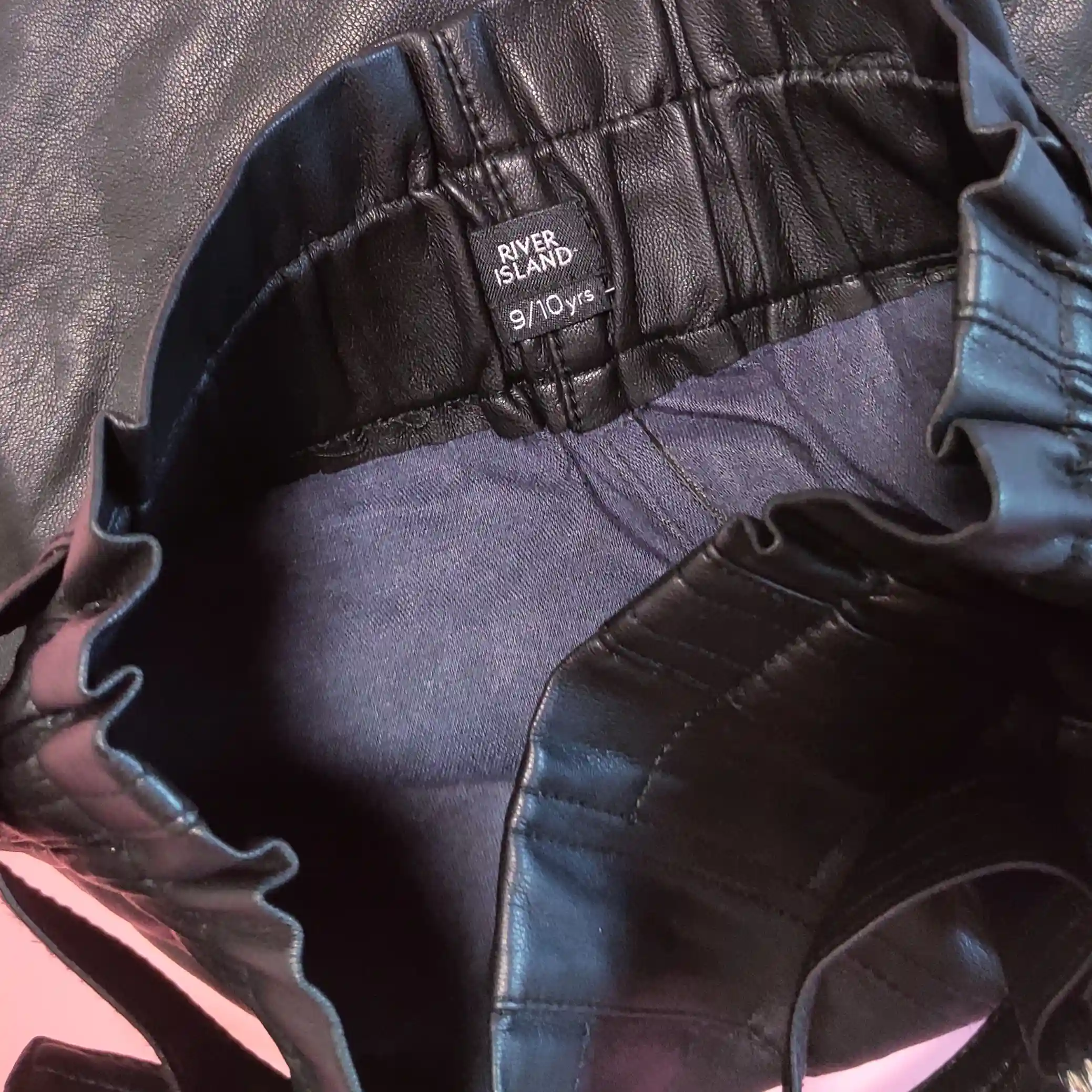 Koženkové kraťasy River Island vel. 140 černé s páskem