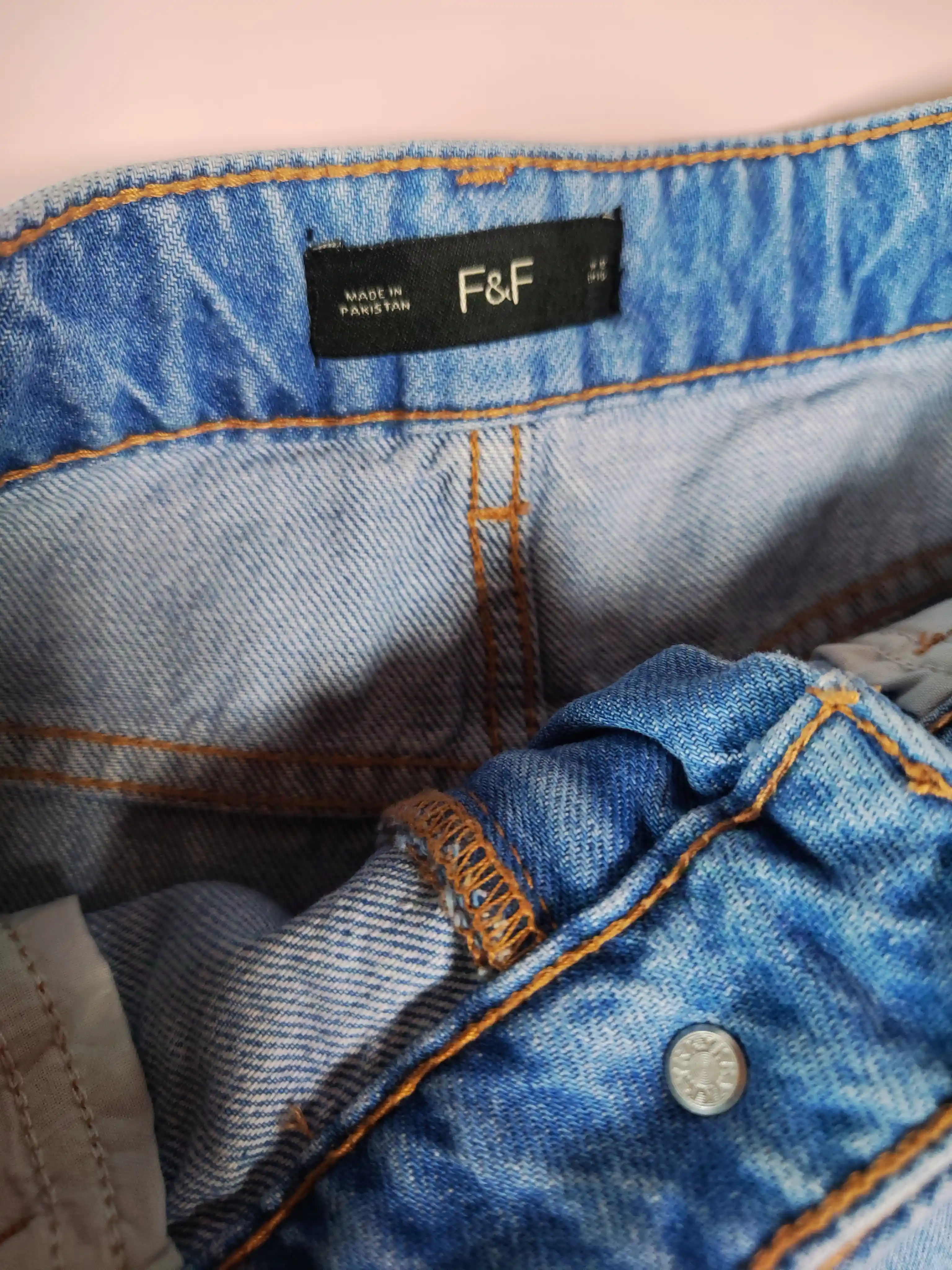 Džínové kraťasy F&F vel. 40 modré s prodřením