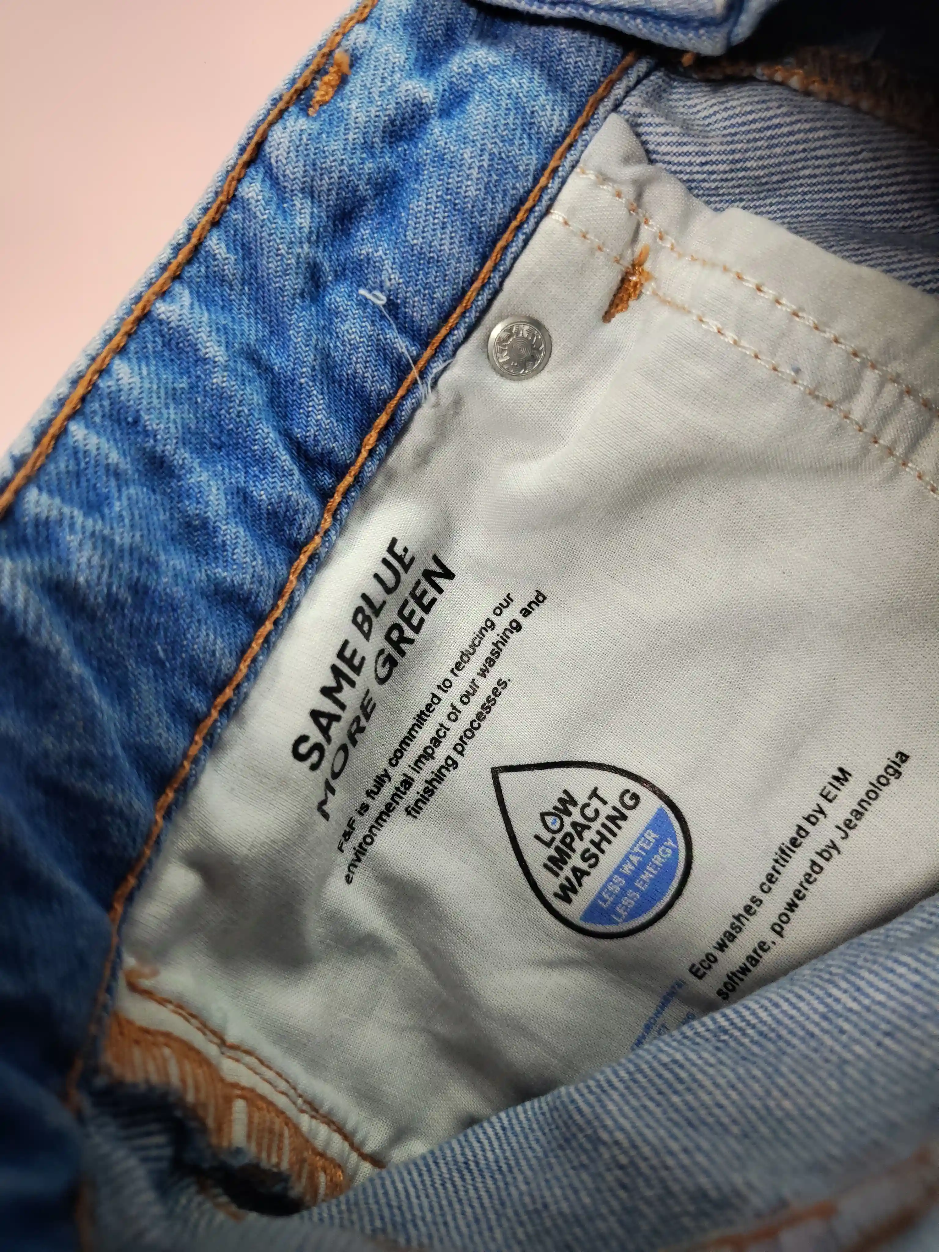 Džínové kraťasy F&F vel. 40 modré s prodřením