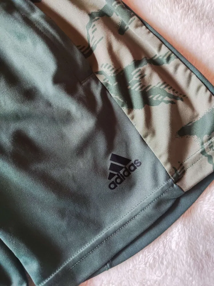 Sportovní kraťasy Adidas vel. 128