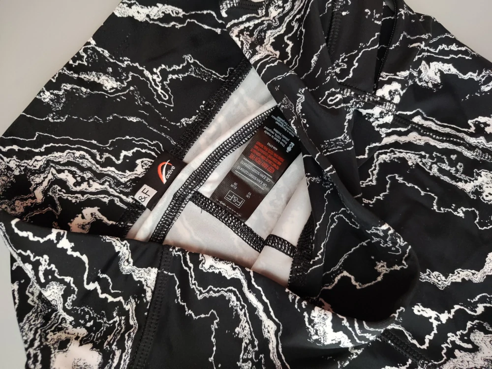 Sportovní legíny F&F vel. 38 černobílé