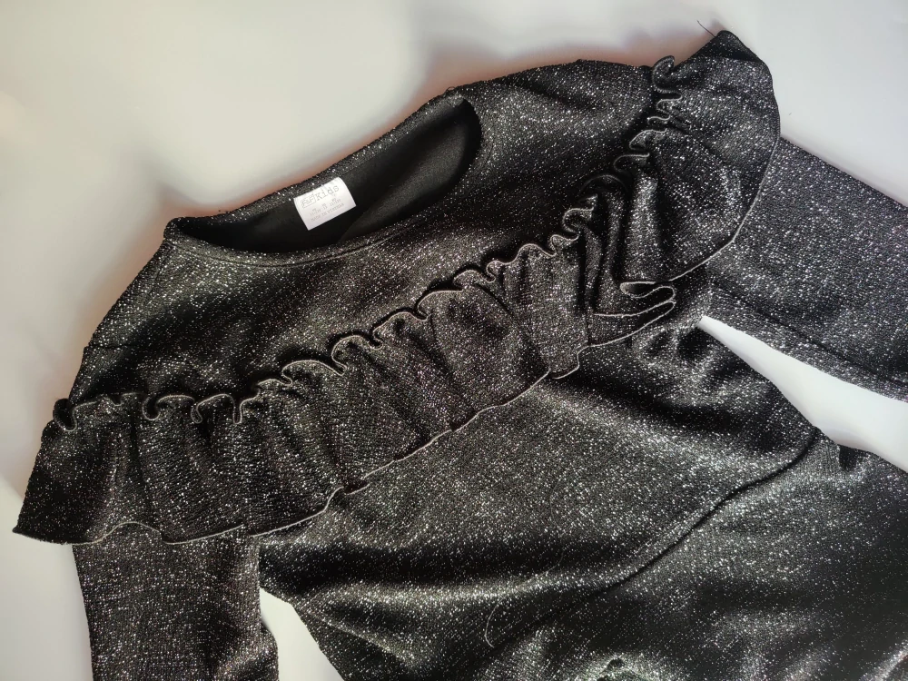 Třpytivé šaty F&F vel. 152