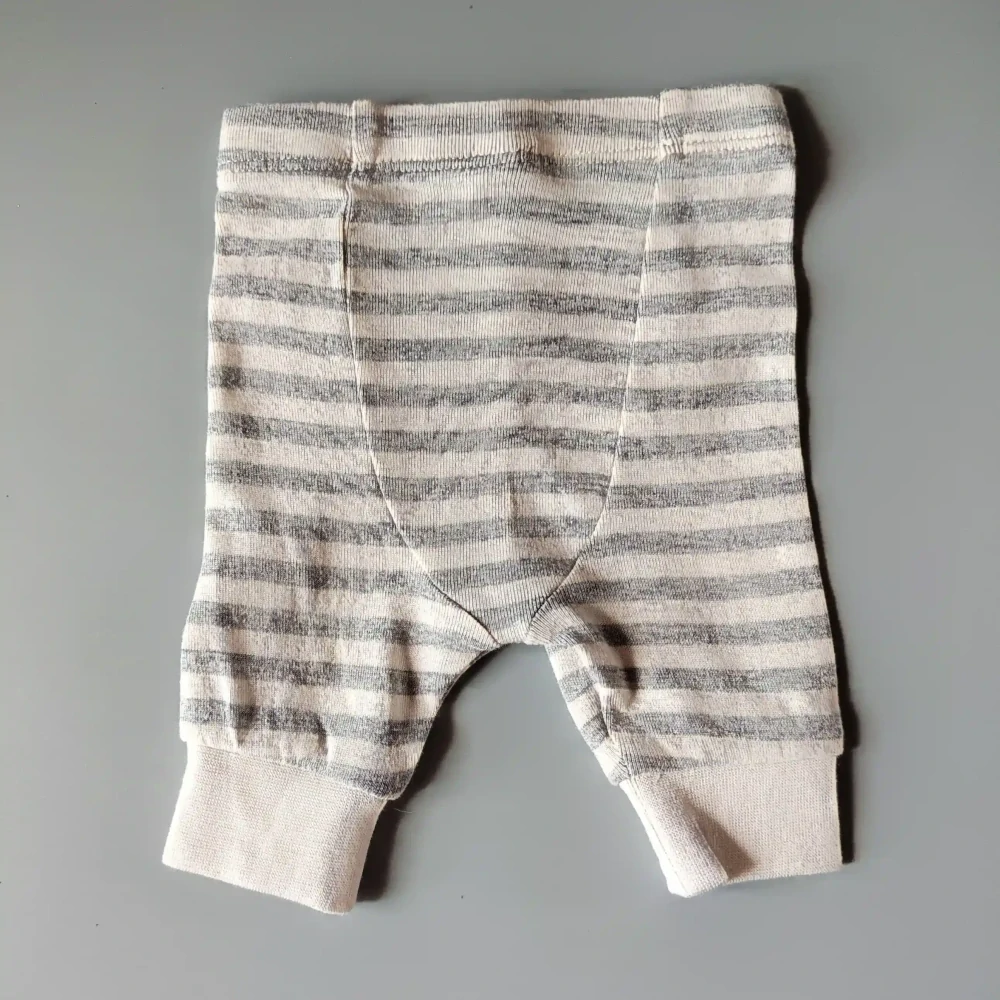 Bavlněné tepláčky Tu vel. Newborn bílo šedé pruhované