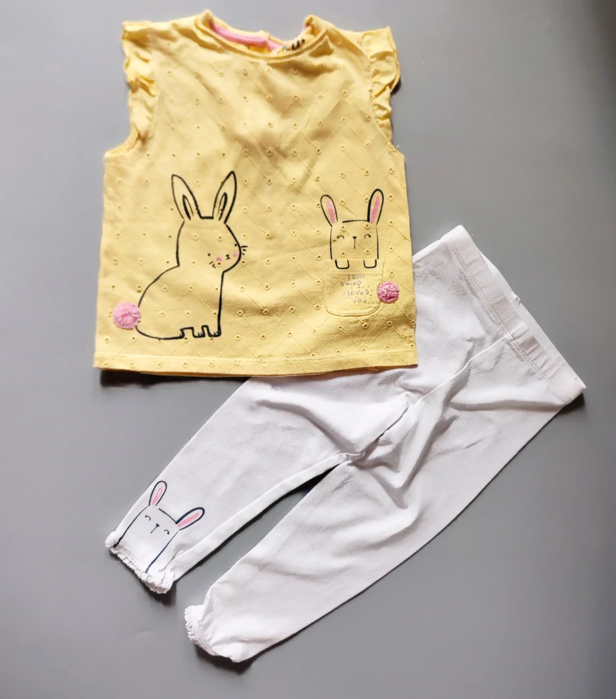 Souprava F&F vel. 86 žlutý top a bílé legíny s králíčky