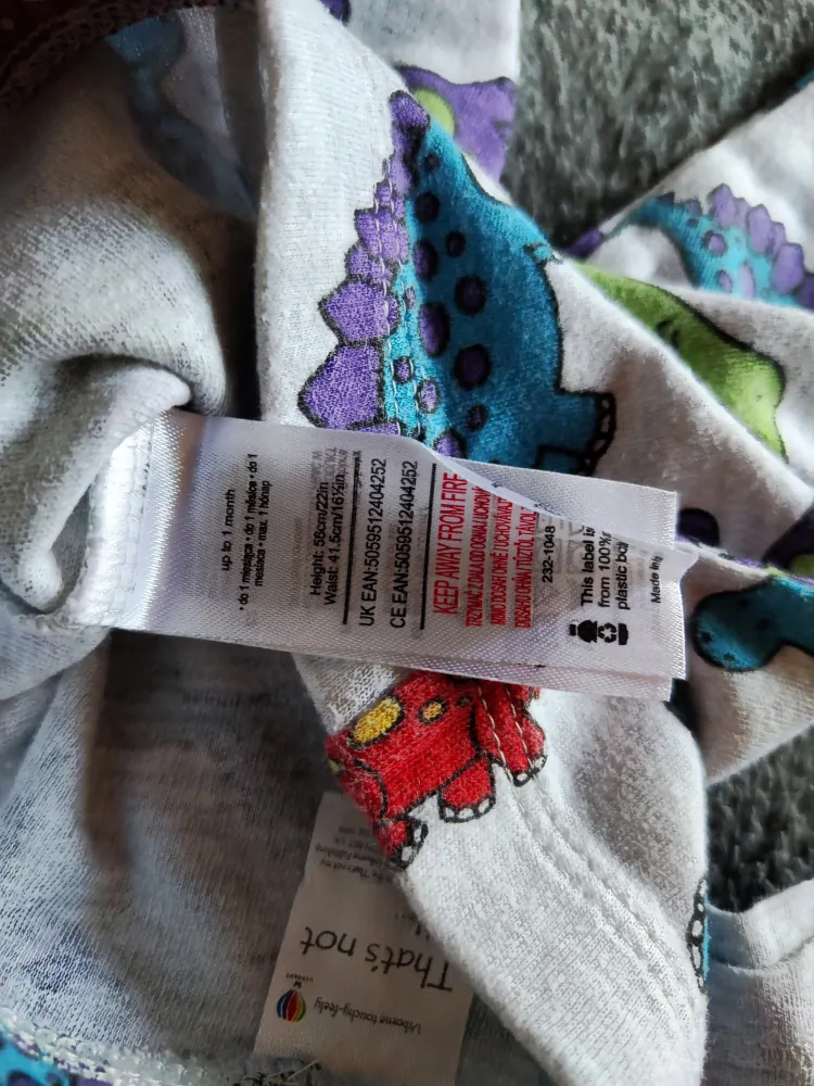 Souprava s dinosaury vel. 56