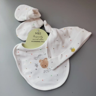 Set čepičky, rukaviček a bryndáčku M&S vel. Univerzální 