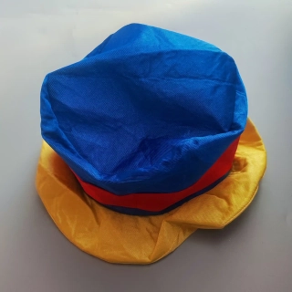 Klobouček ke kostýmu červeno žlutý