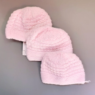 Světle růžová pletená čepička pro panenku 1 ks