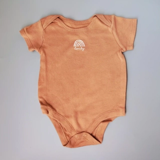 Body Tu vel. 68 béžové s duhou