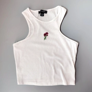 Žebrovaný crop top Primark vel. S EU 38/40 bílý s květinou