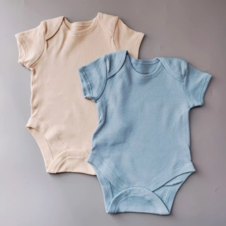 Set dvou body s krátkým rukávem Primark vel. 62 modré a béžové