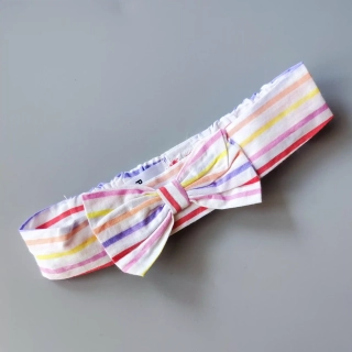 Čelenka Pepco vel. 62 barevné pruhy a mašle