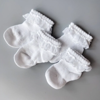 Dva páry bílých ponožek s krajkou J Hosiery vel. 0 - 6 měsíců