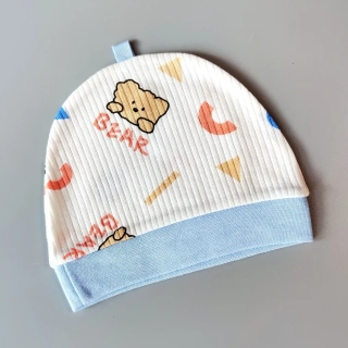 Žebrovaná čepička vel. odhadem 0 - 1 měs