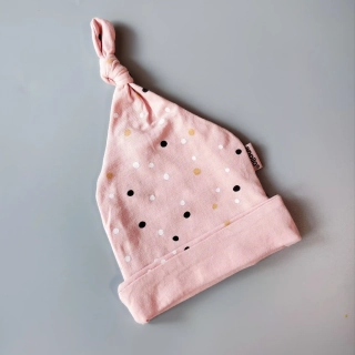 Růžová bavlněná čepička s puntíky