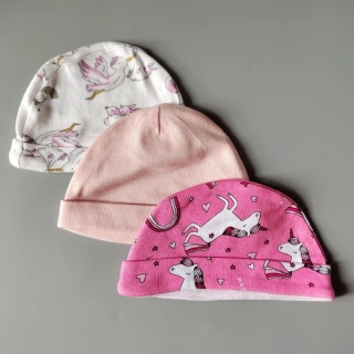 Set tří čepiček 0 - 3 měsíce růžové s jednorožcem