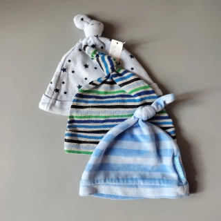 Set tří modrých čepiček z bavlny a veluru vel. 0 - 6 měs