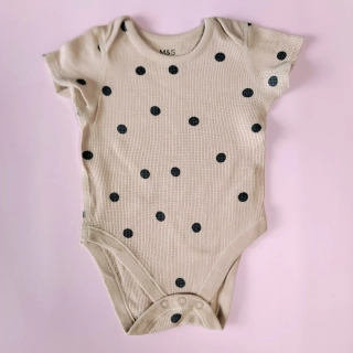 Body M&S vel. 68 béžové s puntíky vaflová bavlna