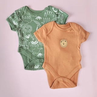 Set dvou body Primark vel. 50 béžové a zelené se lvíčky