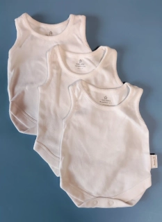 Set tří bílých tílkových body Next vel. 50 First Size