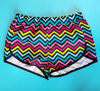 Pestré vzorované plavkové kraťasy vel. odhadem S 36
