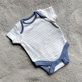 Body Mothercare vel. Tiny baby 2,3 kg