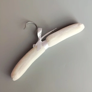 Ramínko na kojenecké oblečení